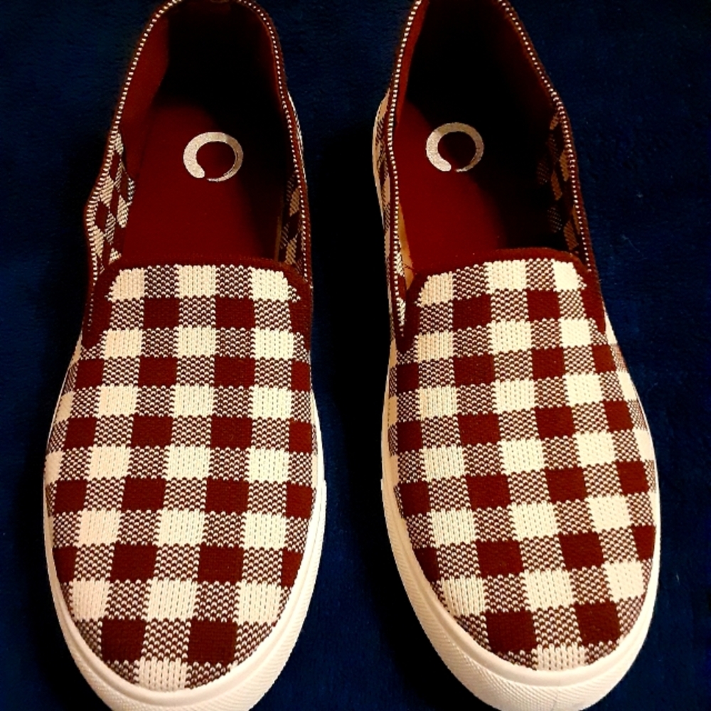 Mens Size 8 Burgundy and White Shoes